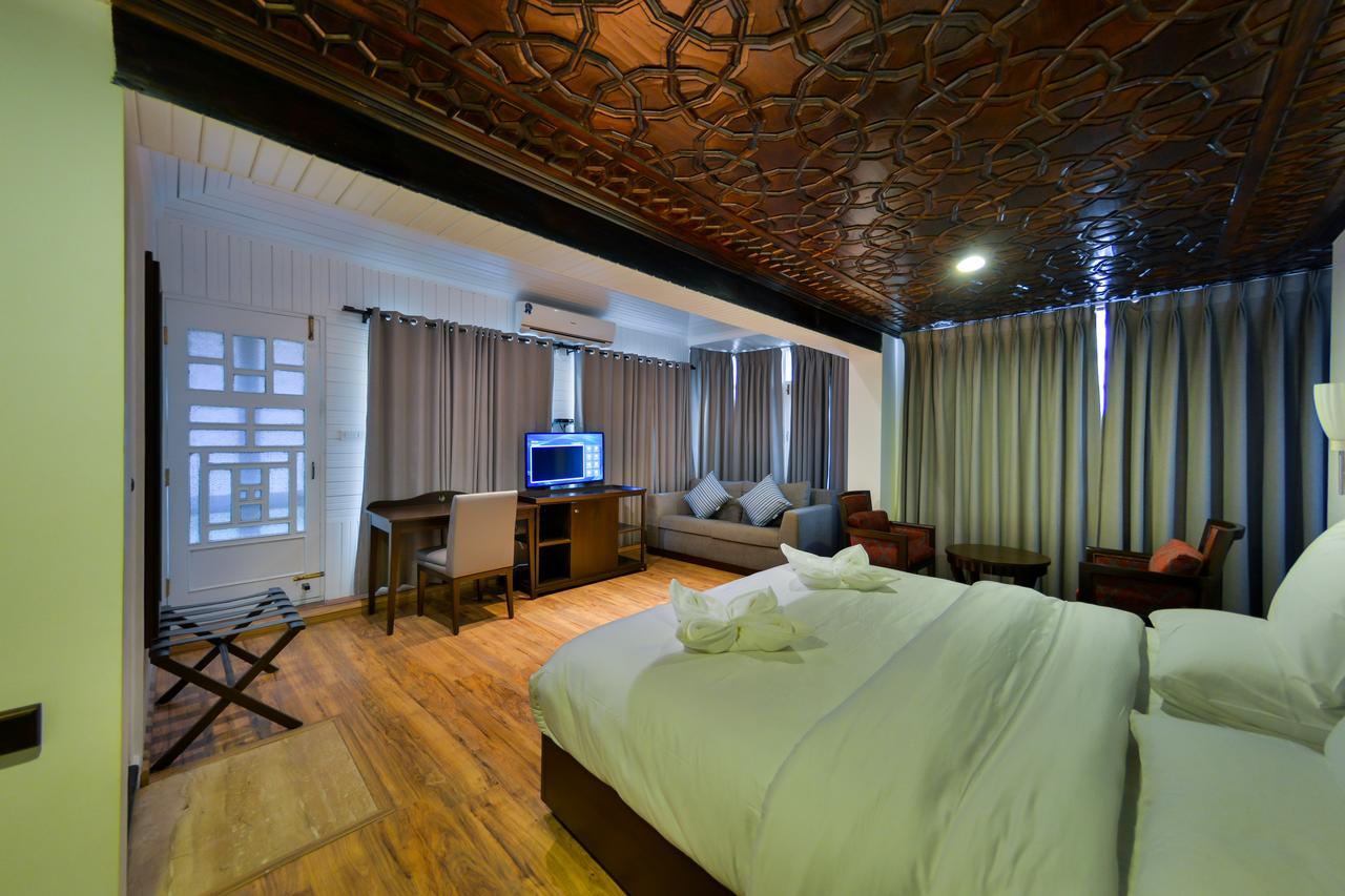 Hotel Metropolis Srinagar  Exterior photo